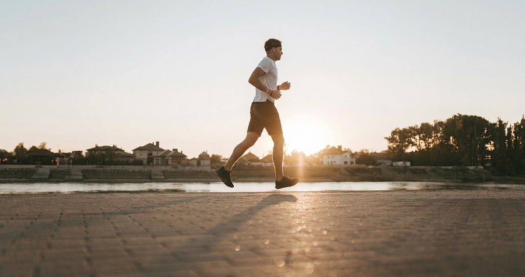 Is It Really Good to Run Right After Waking Up? Here’s How to Structure a Scientific 30-Minute Morning Run
